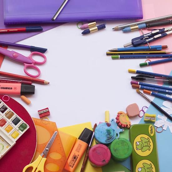 Billede af diverse tegneredskaber