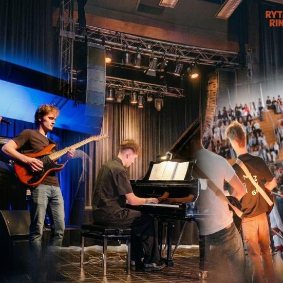 Elever fra Viby Gymnasium spiller livemusik