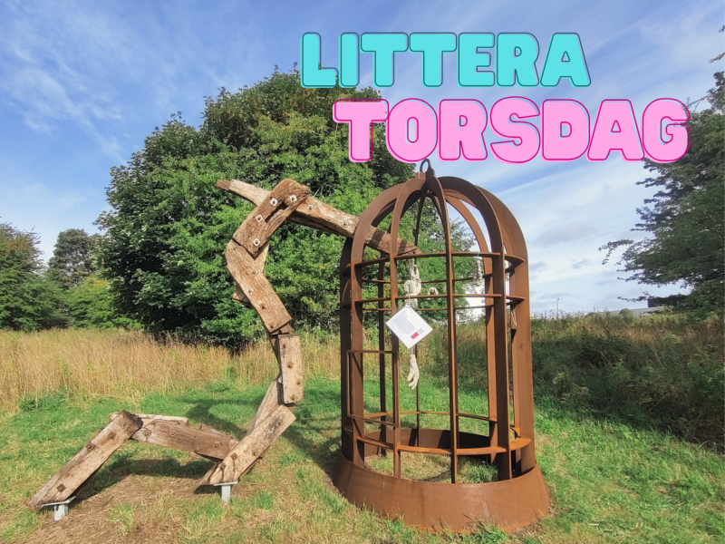 En skulptur med træ og jern