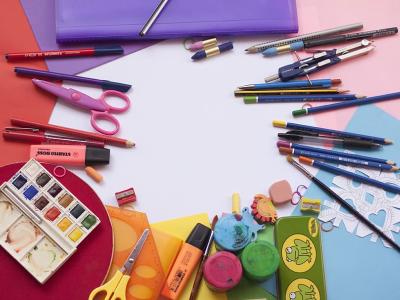 Billede af diverse tegneredskaber