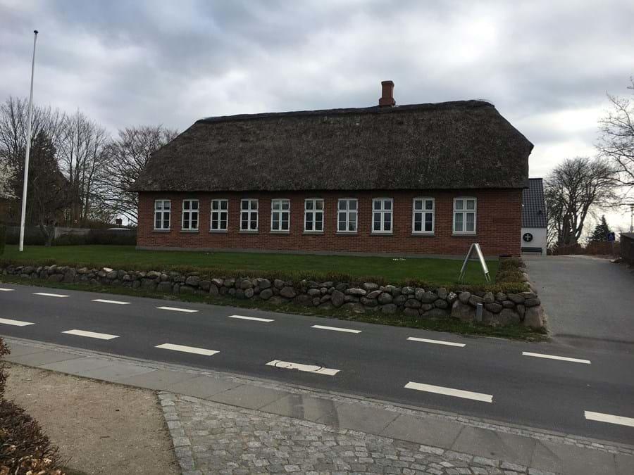 Billede af den ældste skolebygning i Hjortshøj